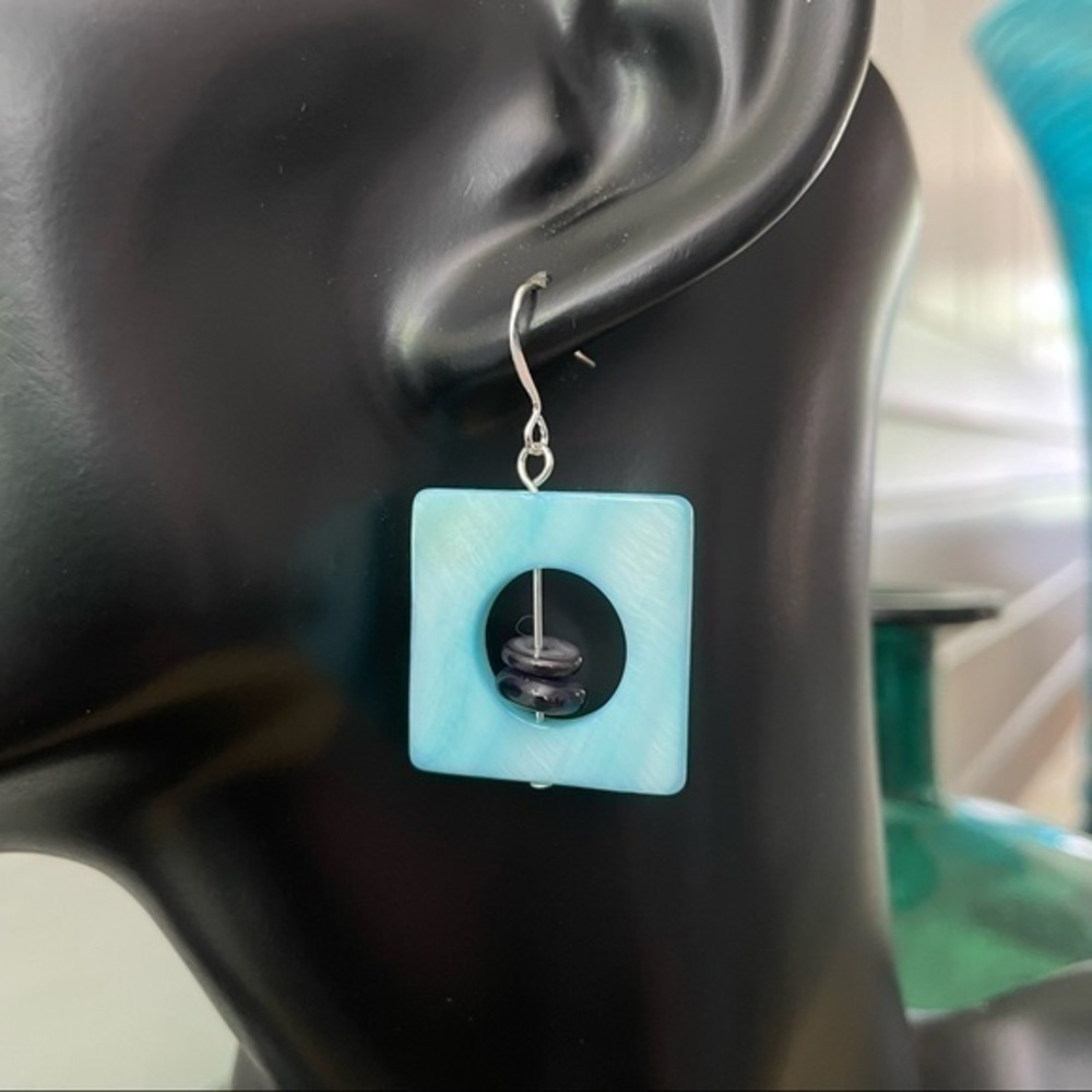 $10 SALE Hand Crafted Shell Earrings Blue Black Coastal Beach Geometric Boho - Picture 3 of 4